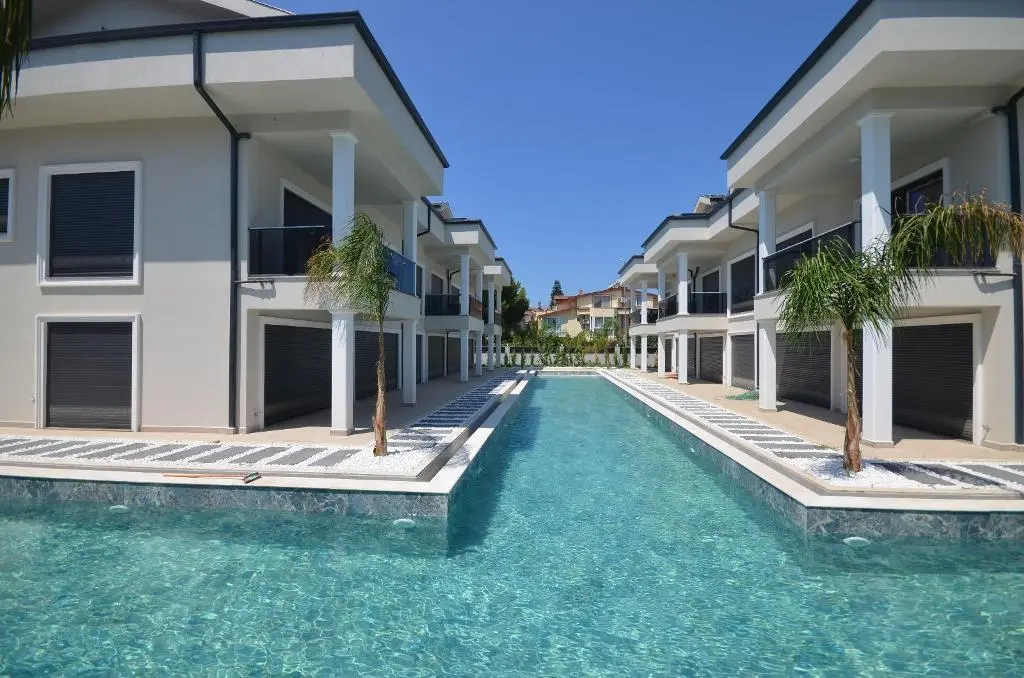Calis real estate